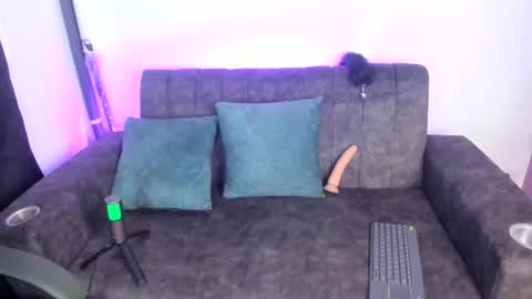 velmoon online show from 11-11-25, 06:41