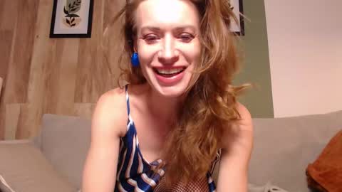 Snapshot of velourhex chatting on 10-03-25, 04:59 Lia Lin online show from 10-03-25, 04:59