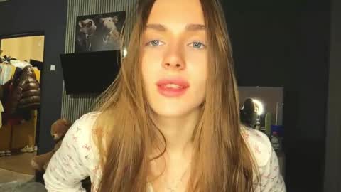 Nia online show from 04-28-26, 05:07