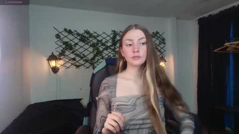 Snapshot of velvet__moon chatting on 03-30-26, 12:22 Sophi online show from 03-30-26, 12:22