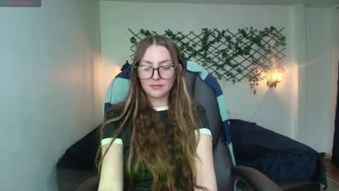 Snapshot of velvet__moon chatting on 04-02-26, 12:52 Sophi online show from 04-02-26, 12:52