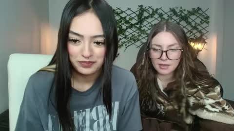 Snapshot of velvet__moon chatting on 04-11-26, 11:31 Sophi online show from 04-11-26, 11:31