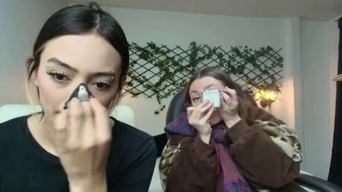Snapshot of velvet__moon chatting on 04-12-26, 09:53 Sophi online show from 04-12-26, 09:53