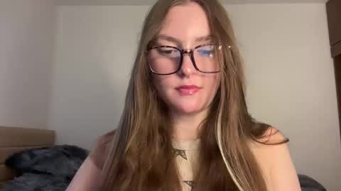 Snapshot of velvet__moon chatting on 05-04-26, 09:55 Sophi online show from 05-04-26, 09:55