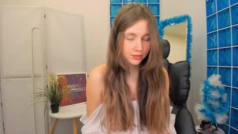 Snapshot of velvet_cherry chatting on 12-18-24, 01:34 velvet_cherry online show from 12-18-24, 01:34