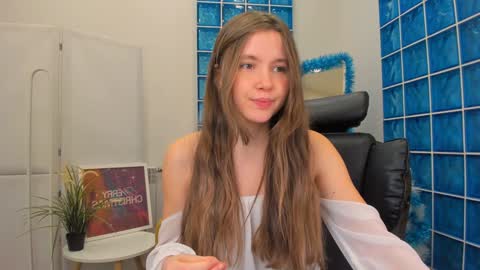 Snapshot of velvet_cherry chatting on 12-18-24, 07:41 velvet_cherry online show from 12-18-24, 07:41