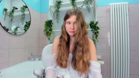 Snapshot of velvet_cherry chatting on 01-21-25, 06:45 velvet_cherry online show from 01-21-25, 06:45