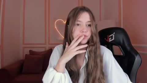 Snapshot of velvet_cherry chatting on 09-24-25, 04:32 velvet_cherry online show from 09-24-25, 04:32