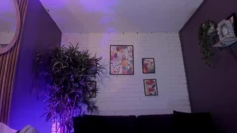 Snapshot of velvet_dreams_ chatting on 12-04-25, 11:30 Isabella online show from 12-04-25, 11:30