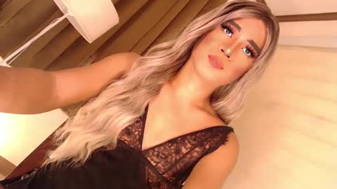 Snapshot of velvet_fux chatting on 12-03-24, 07:54 Richy will make you fall in love online show from 12-03-24, 07:54