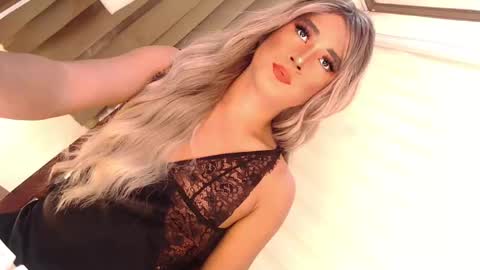 Snapshot of velvet_fux chatting on 12-04-24, 07:17 Richy will make you fall in love online show from 12-04-24, 07:17