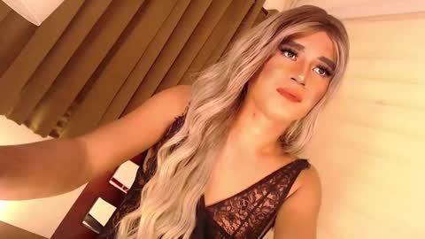 Snapshot of velvet_fux chatting on 12-05-24, 04:23 Richy will make you fall in love online show from 12-05-24, 04:23