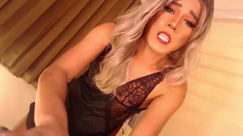 Snapshot of velvet_fux chatting on 12-10-24, 02:39 Richy will make you fall in love online show from 12-10-24, 02:39