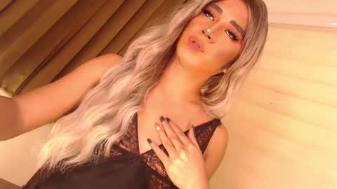 Snapshot of velvet_fux chatting on 12-10-24, 07:22 Richy will make you fall in love online show from 12-10-24, 07:22