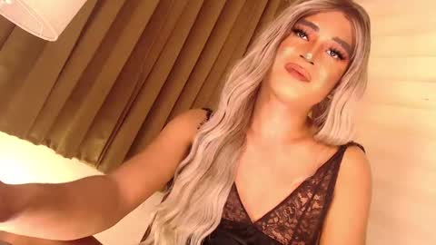 Snapshot of velvet_fux chatting on 12-11-24, 09:45 Richy will make you fall in love online show from 12-11-24, 09:45