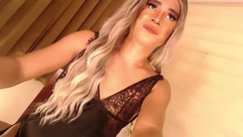 Snapshot of velvet_fux chatting on 12-13-24, 08:20 Richy will make you fall in love online show from 12-13-24, 08:20