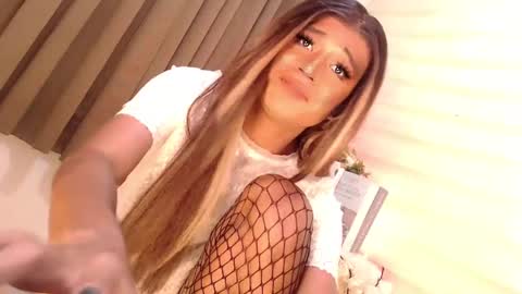 Snapshot of velvet_fux chatting on 01-01-25, 08:15 Richy will make you fall in love online show from 01-01-25, 08:15