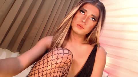 Snapshot of velvet_fux chatting on 01-04-25, 01:10 Richy will make you fall in love online show from 01-04-25, 01:10