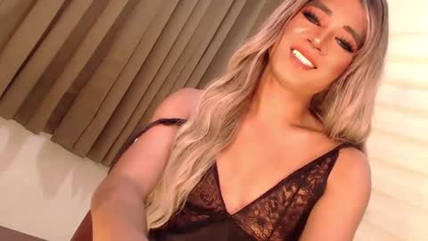 Snapshot of velvet_fux chatting on 01-11-25, 02:25 Richy will make you fall in love online show from 01-11-25, 02:25