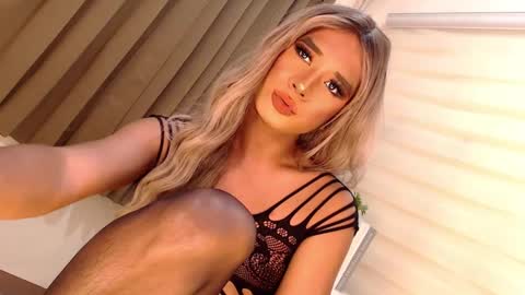 Snapshot of velvet_fux chatting on 01-26-25, 10:35 Richy will make you fall in love online show from 01-26-25, 10:35