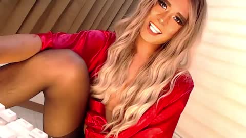 Snapshot of velvet_fux chatting on 01-31-25, 09:48 Richy will make you fall in love online show from 01-31-25, 09:48