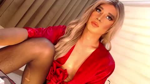 Snapshot of velvet_fux chatting on 02-03-25, 07:00 Richy will make you fall in love online show from 02-03-25, 07:00