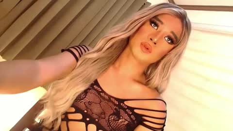 Snapshot of velvet_fux chatting on 02-06-25, 09:53 Richy will make you fall in love online show from 02-06-25, 09:53