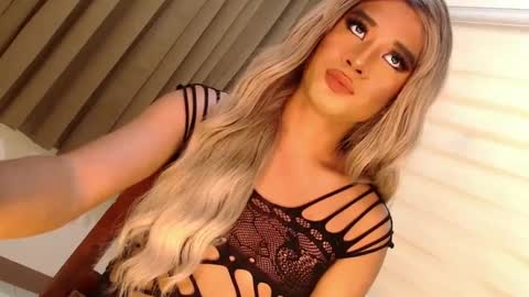 Snapshot of velvet_fux chatting on 02-06-25, 02:26 Richy will make you fall in love online show from 02-06-25, 02:26