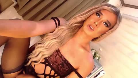 Snapshot of velvet_fux chatting on 02-15-25, 12:59 Richy will make you fall in love online show from 02-15-25, 12:59