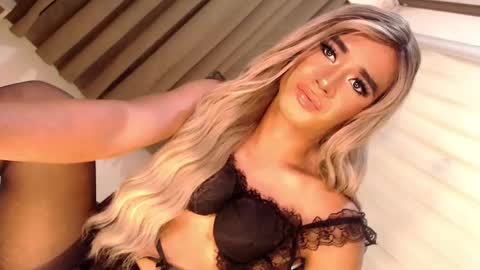 Snapshot of velvet_fux chatting on 02-19-25, 12:46 Richy will make you fall in love online show from 02-19-25, 12:46