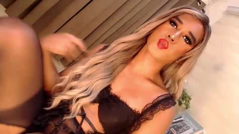 Snapshot of velvet_fux chatting on 02-27-25, 07:15 Richy will make you fall in love online show from 02-27-25, 07:15