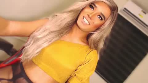 Snapshot of velvet_fux chatting on 10-02-25, 10:06 Richy will make you fall in love online show from 10-02-25, 10:06