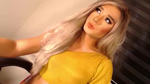 Snapshot of velvet_fux chatting on 11-02-25, 11:18 Richy will make you fall in love online show from 11-02-25, 11:18