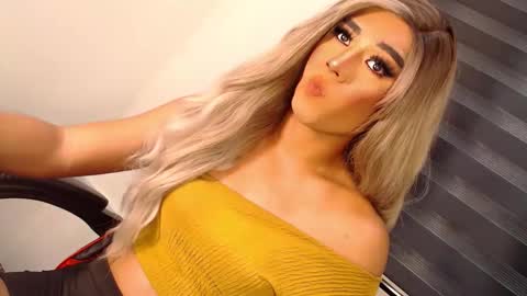 Snapshot of velvet_fux chatting on 11-09-25, 02:54 Richy will make you fall in love online show from 11-09-25, 02:54