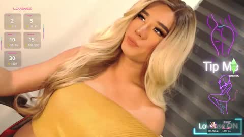 Snapshot of velvet_fux chatting on 11-22-25, 01:15 Richy will make you fall in love online show from 11-22-25, 01:15