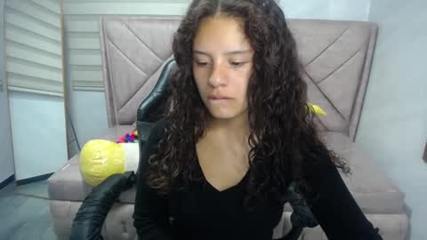 velvet_moon_v online show from 09-11-25, 01:11