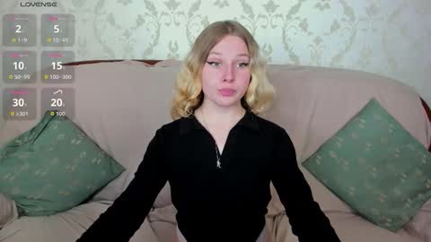 velvet_peach_ online show from 09-11-25, 11:54