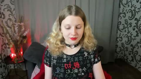 velvet_peach_ online show from 11-27-25, 10:28