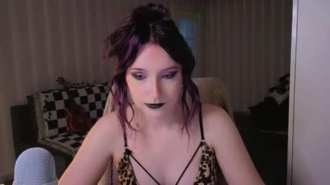 Snapshot of velvet_siren chatting on 05-12-26, 12:46 Violet online show from 05-12-26, 12:46