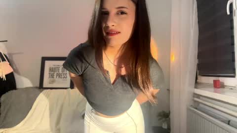 Snapshot of velvetfumble chatting on 06-02-26, 09:28 Emma online show from 06-02-26, 09:28