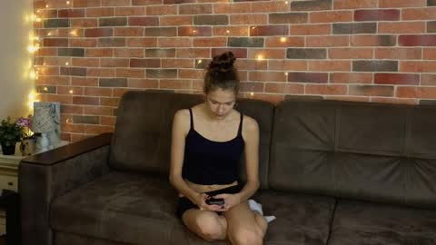 Snapshot of velvetrisque chatting on 01-15-26, 06:40 Kelly online show from 01-15-26, 06:40