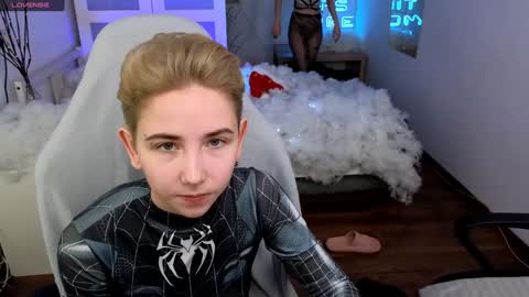 CLEOshort hair  TIna long hair  online show from 12-29-24, 01:49