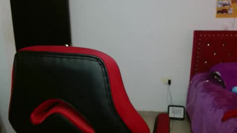 Snapshot of venecasexy44 chatting on 04-23-26, 01:46 venecasexy44 online show from 04-23-26, 01:46
