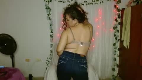 Snapshot of venecasexy44 chatting on 04-26-26, 03:04 venecasexy44 online show from 04-26-26, 03:04