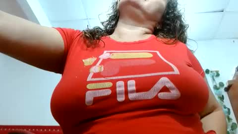 Snapshot of venecasexy44 chatting on 05-20-26, 10:43 venecasexy44 online show from 05-20-26, 10:43