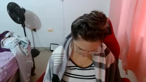 Snapshot of venecasexy44 chatting on 05-27-26, 11:40 venecasexy44 online show from 05-27-26, 11:40