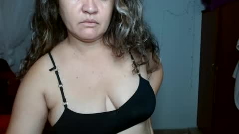 Snapshot of venecasexy44 chatting on 06-05-26, 11:27 venecasexy44 online show from 06-05-26, 11:27