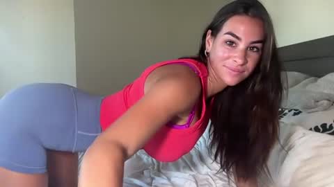Snapshot of venessaempire chatting on 06-17-26, 01:12 Venessa online show from 06-17-26, 01:12