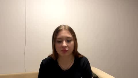 Snapshot of venessapeschel chatting on 11-23-25, 10:15 Diva online show from 11-23-25, 10:15