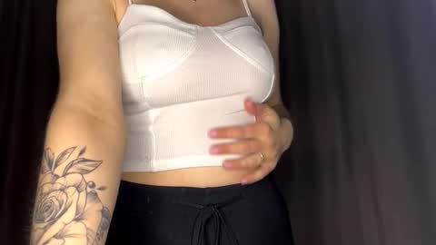 Snapshot of venessapeschel chatting on 12-02-25, 10:31 Diva online show from 12-02-25, 10:31